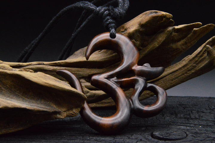 Amulett aus Holz Om - BB-5