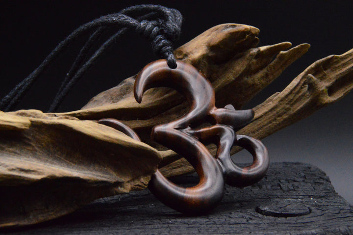 Amulett aus Holz Om - BB-5