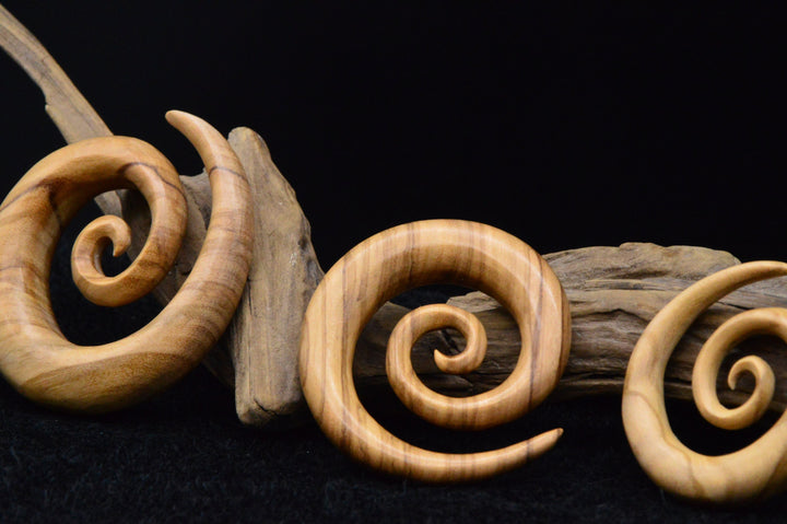 Schnecke aus Olivenbaumholz - GG-5