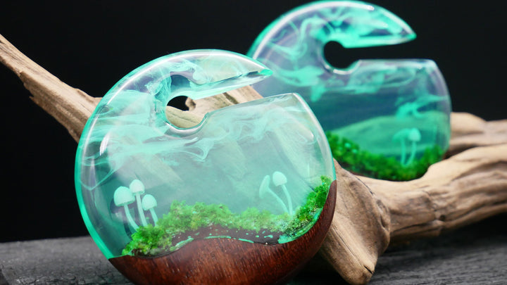 Plug aus Epoxidharz und Holz