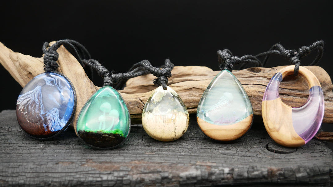 Amulett aus Holz und Epoxidharz - BB-6