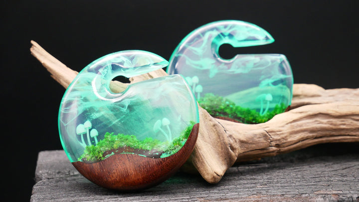 Plug aus Epoxidharz und Holz