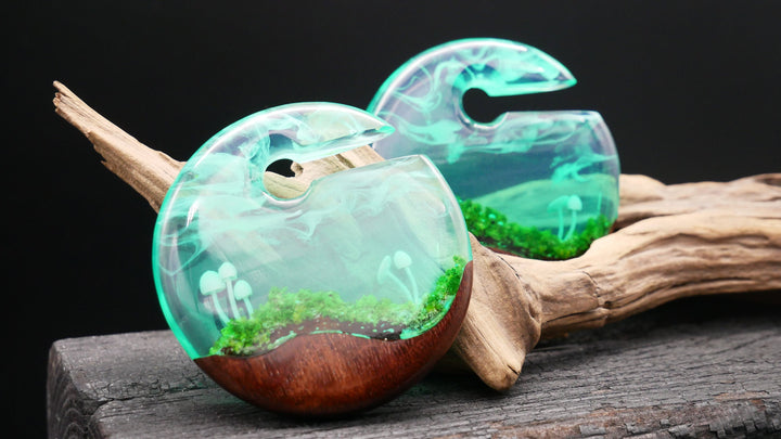 Plug aus Epoxidharz und Holz
