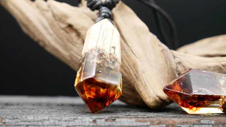 Amulett aus Holz und Epoxidharz - BB-6