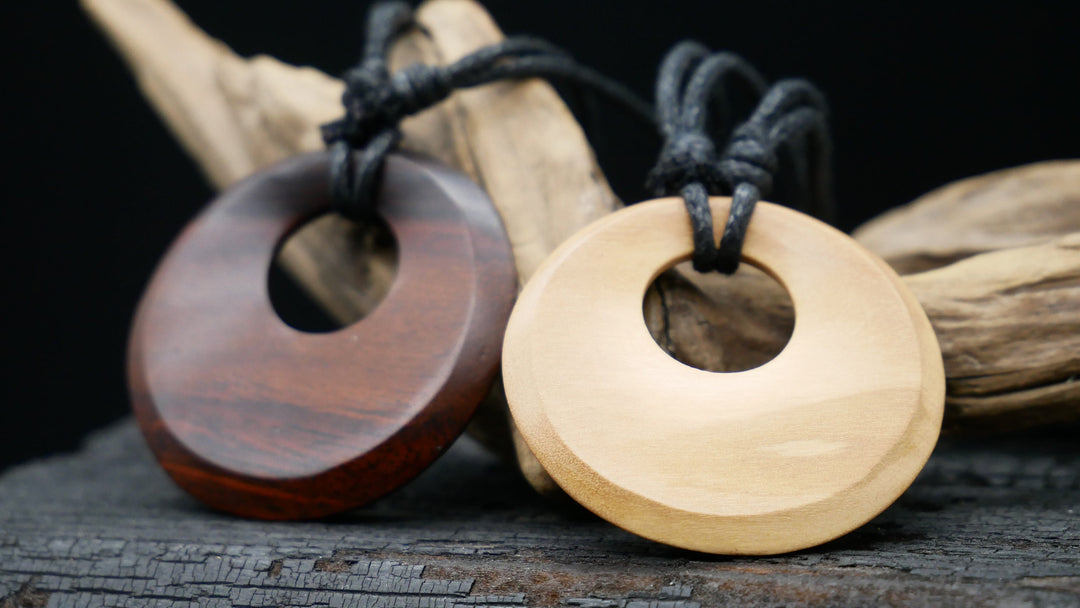 Amulett aus Holz - BB-5