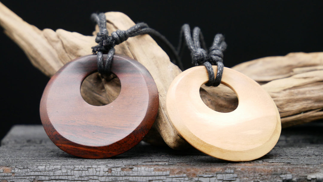 Amulett aus Holz - BB-5