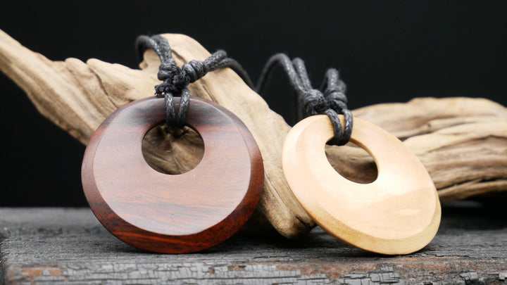 Amulett aus Holz - BB-5