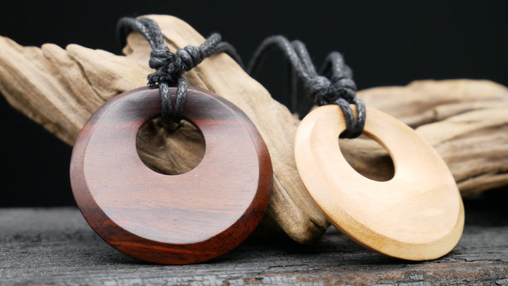Amulett aus Holz - BB-5