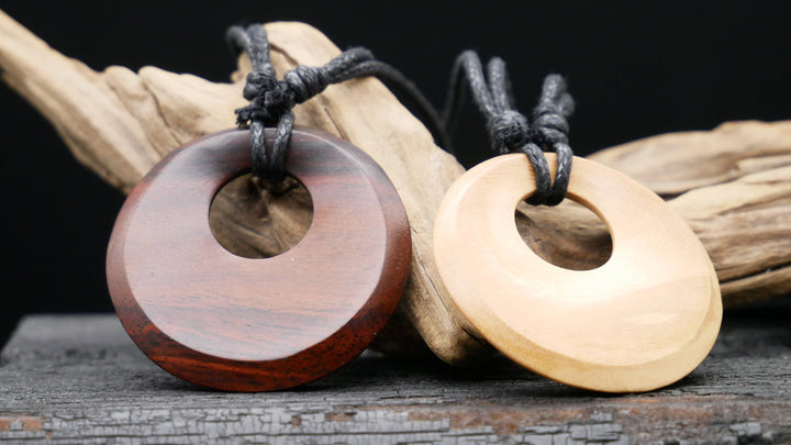 Amulett aus Holz - BB-5