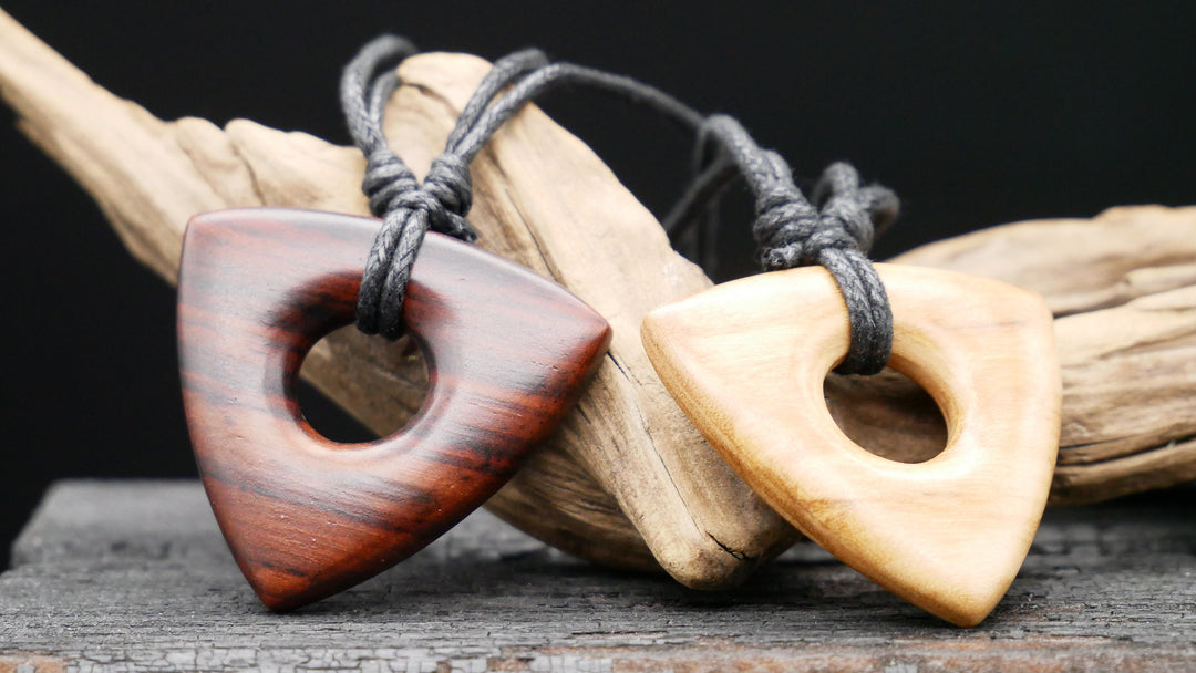 Amulett aus Holz - BB-5