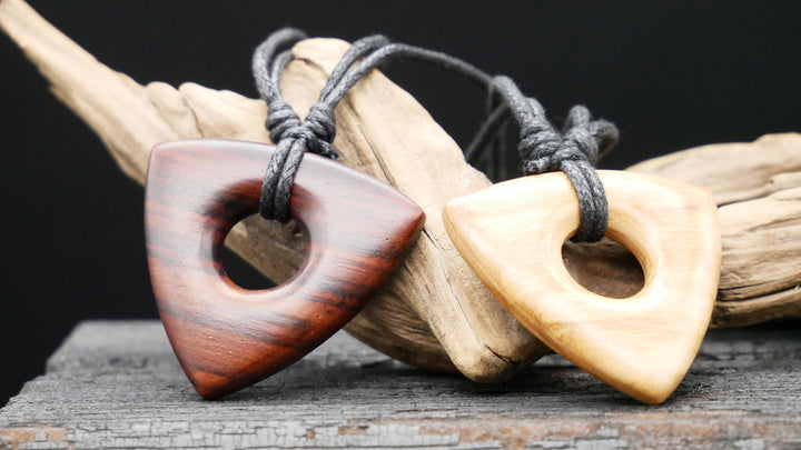 Amulett aus Holz - BB-5