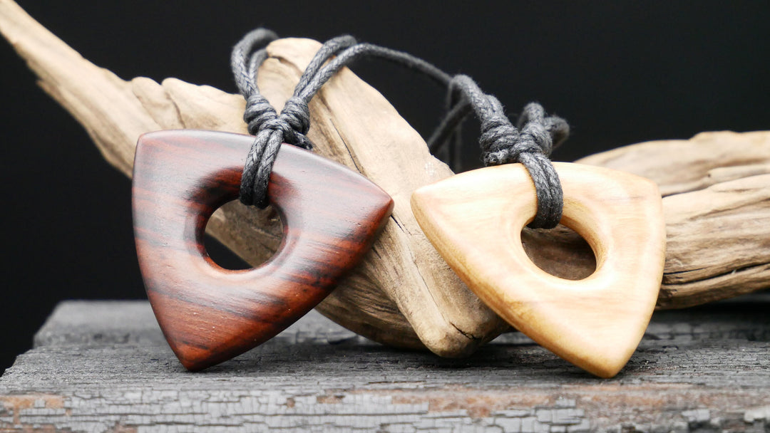 Amulett aus Holz - BB-5