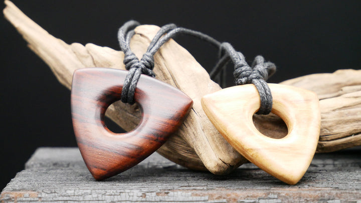 Amulett aus Holz - BB-5