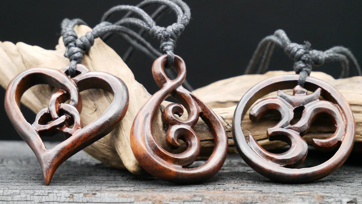 Amulett aus Holz - BB-5