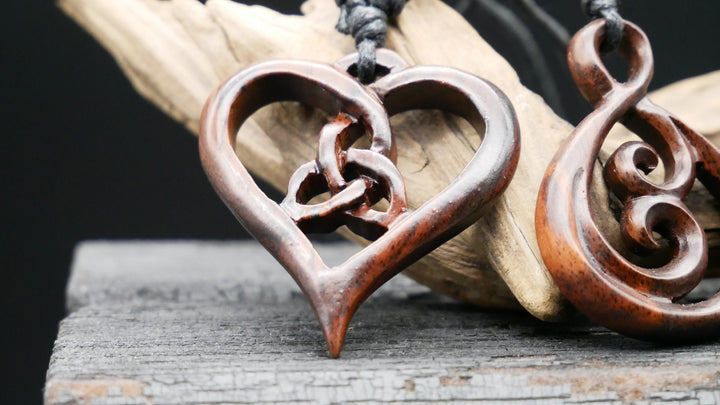 Amulett aus Holz - BB-5