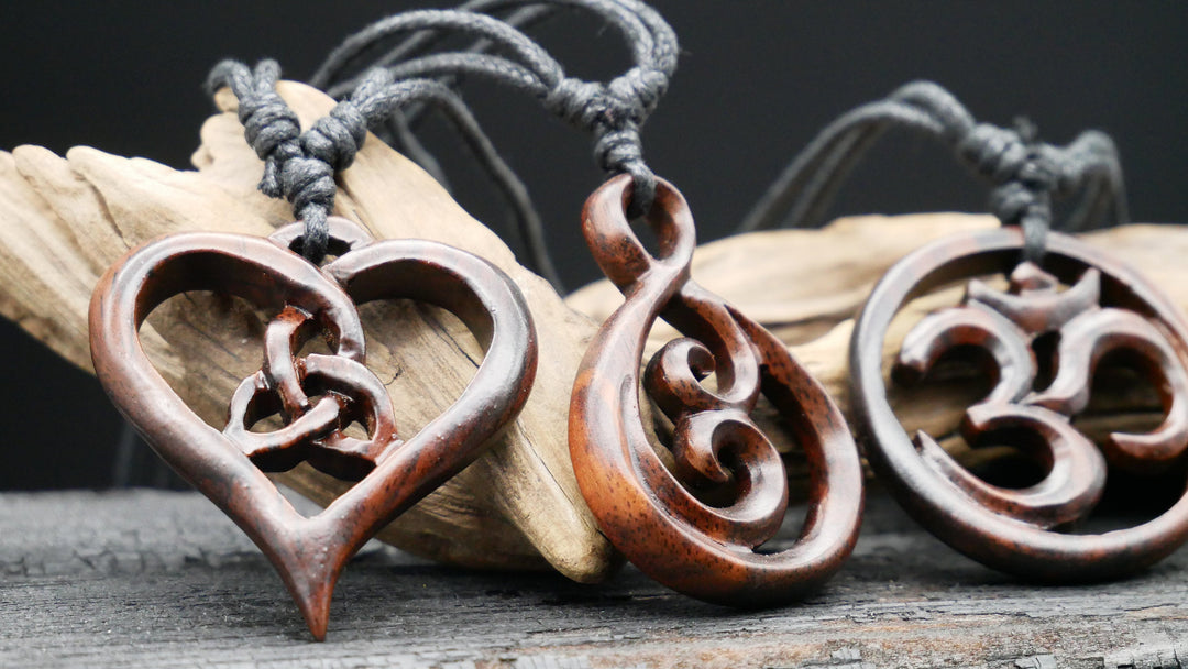 Amulett aus Holz - BB-5