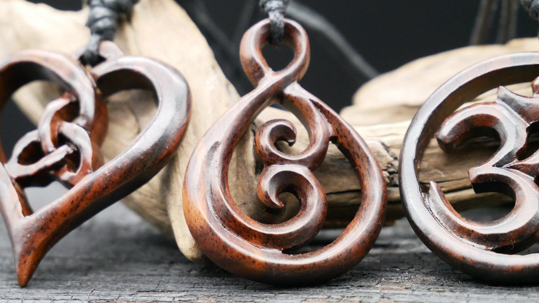 Amulett aus Holz - BB-5