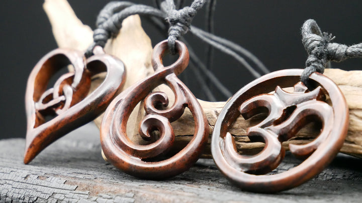 Amulett aus Holz - BB-5