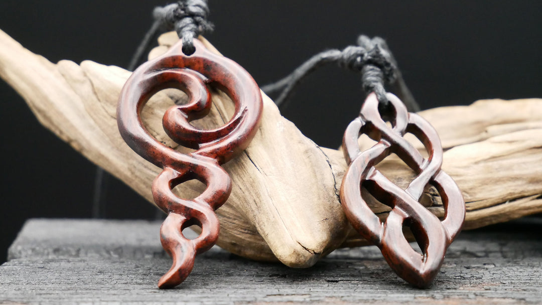 Amulett aus Holz - BB-5