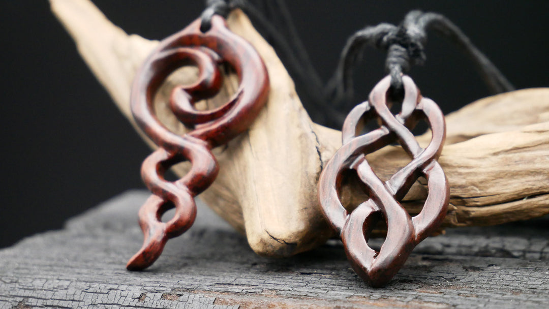 Amulett aus Holz - BB-5
