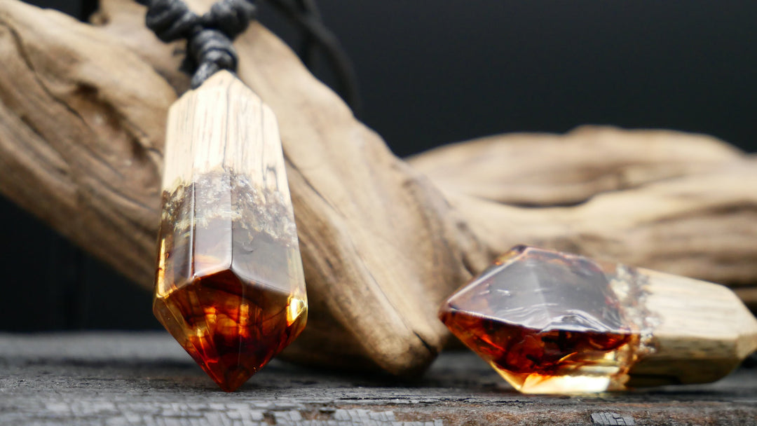 Amulett aus Holz und Epoxidharz - BB-6