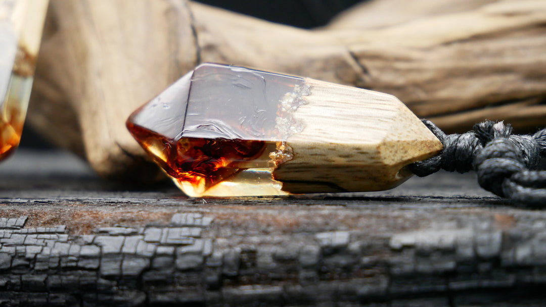 Amulett aus Holz und Epoxidharz - BB-6