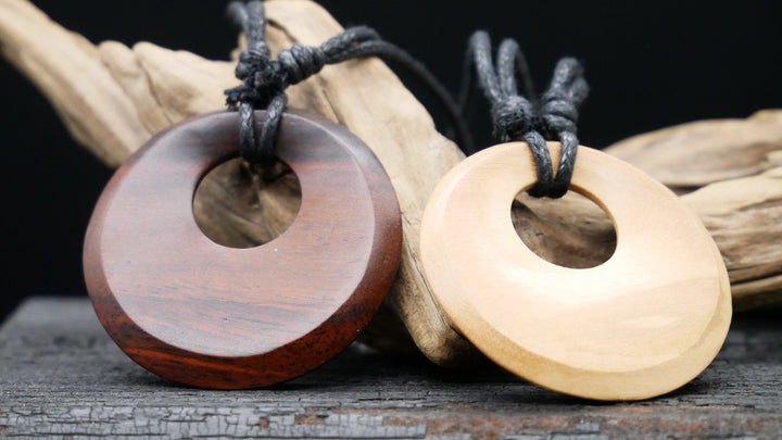 Amulett aus Holz - BB-5