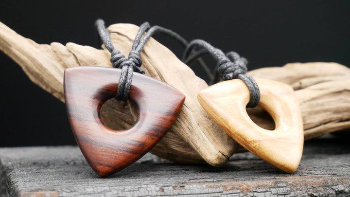 Amulett aus Holz - BB-5