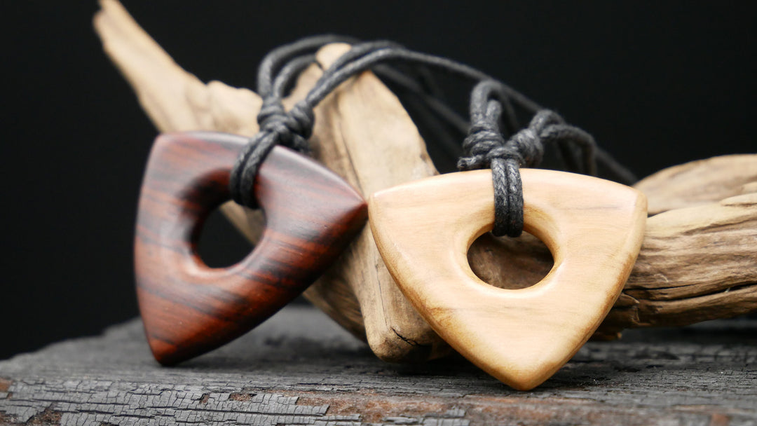 Amulett aus Holz - BB-5
