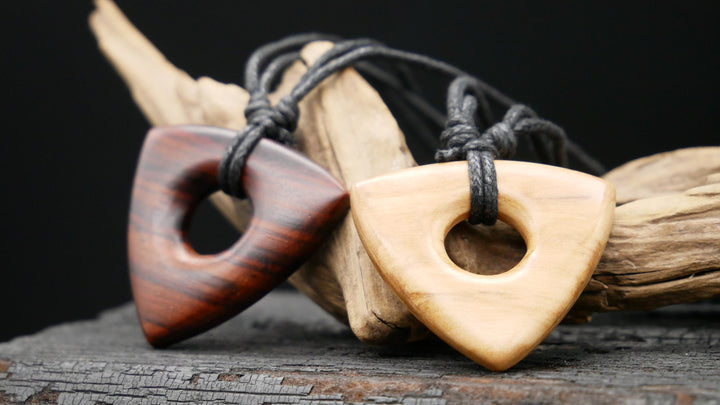 Amulett aus Holz - BB-5
