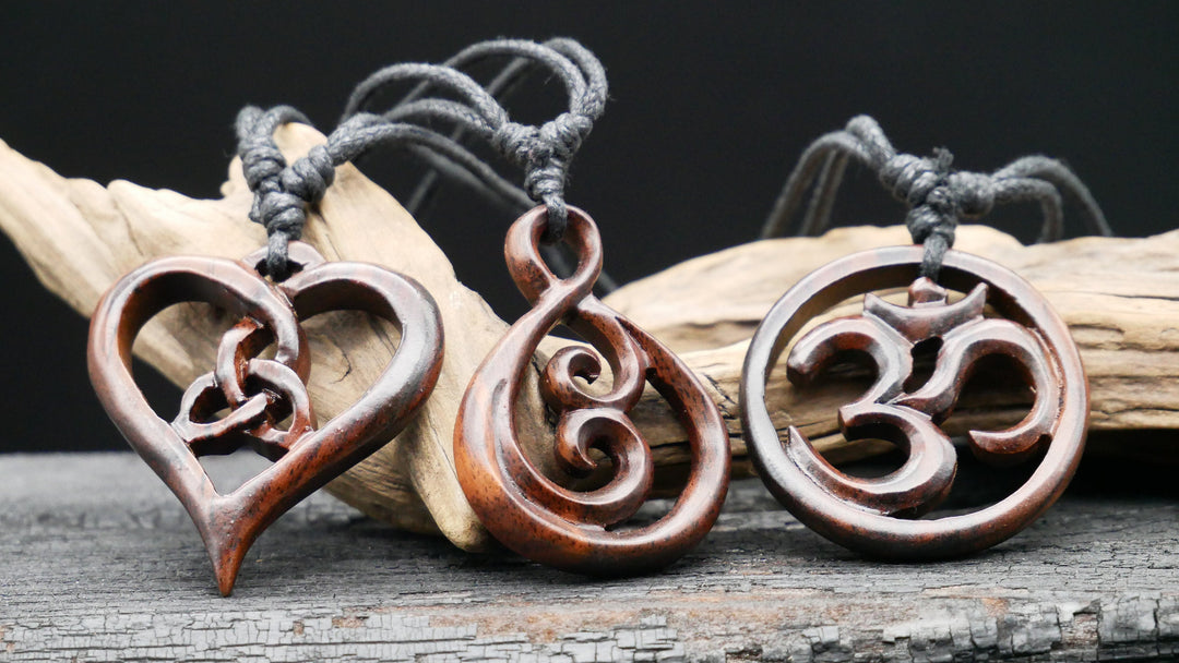 Amulett aus Holz - BB-5