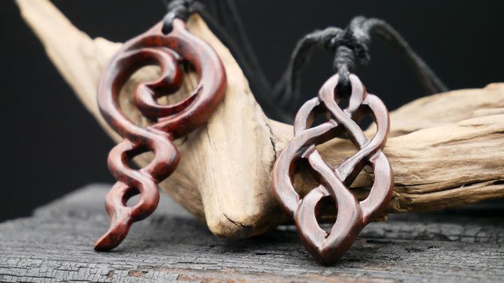 Amulett aus Holz - BB-5