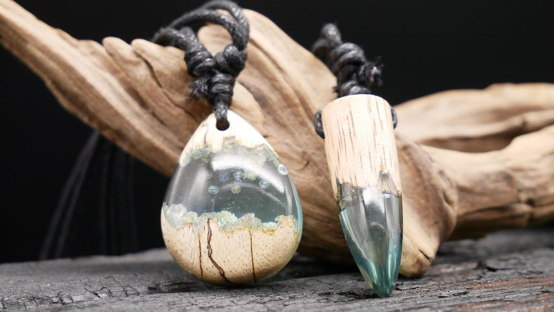 Amulett aus Holz und Epoxidharz - BB-6