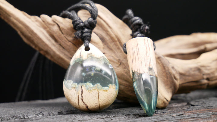 Amulett aus Holz und Epoxidharz - BB-6