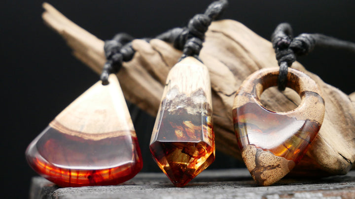 Amulett aus Holz und Epoxidharz - BB-6