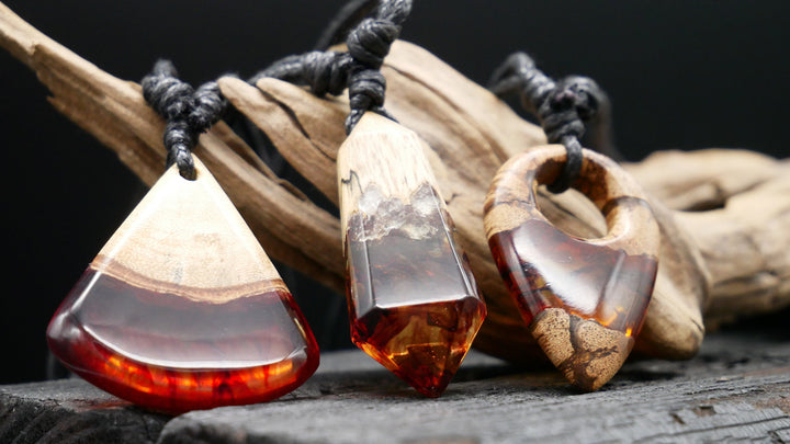 Amulett aus Holz und Epoxidharz - BB-6