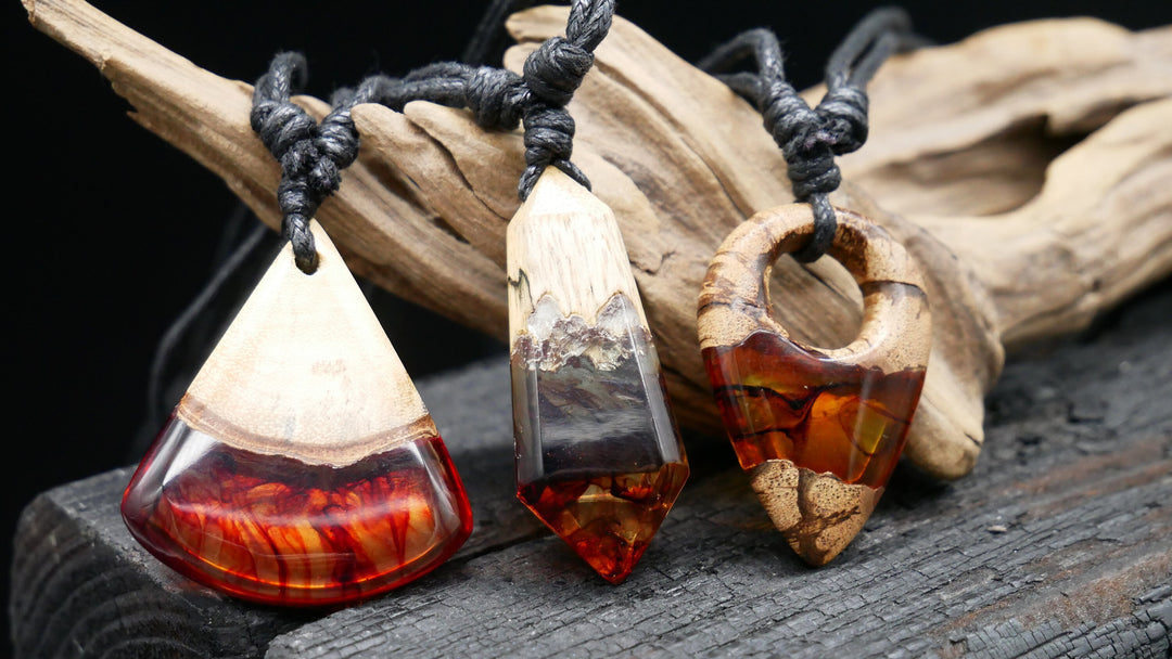 Amulett aus Holz und Epoxidharz - BB-6