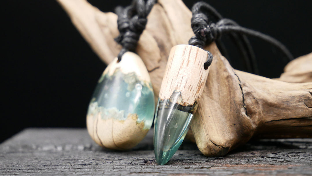Amulett aus Holz und Epoxidharz - BB-6