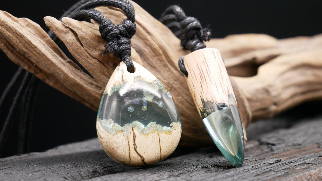 Amulett aus Holz und Epoxidharz - BB-6