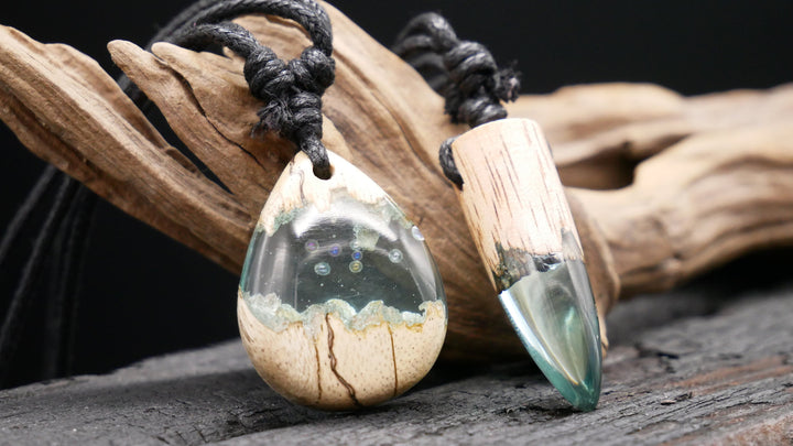 Amulett aus Holz und Epoxidharz - BB-6