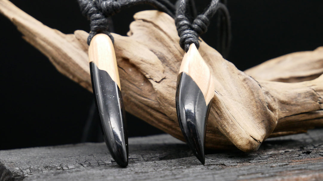 Amulett aus Holz und Epoxidharz - BB-6
