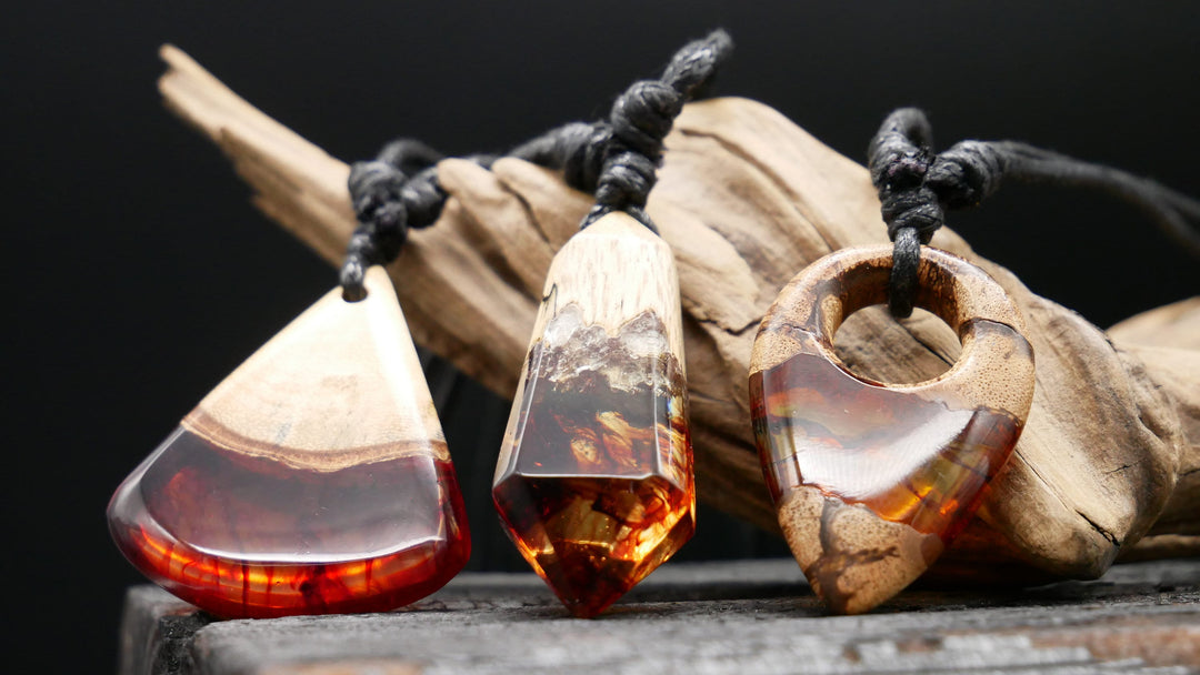 Amulett aus Holz und Epoxidharz - BB-6