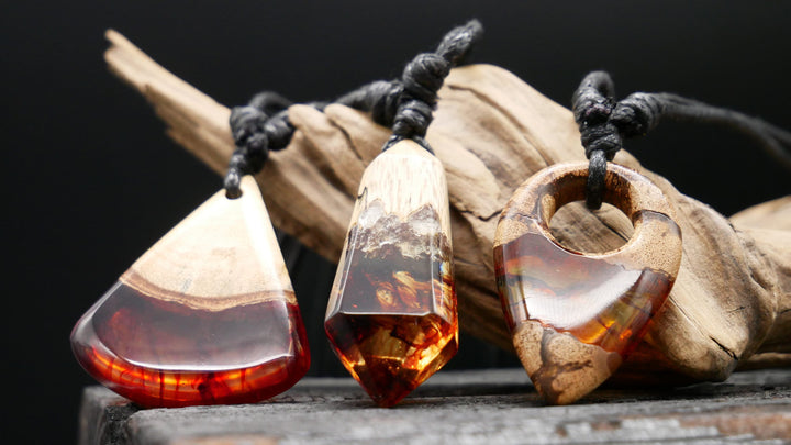 Amulett aus Holz und Epoxidharz - BB-6