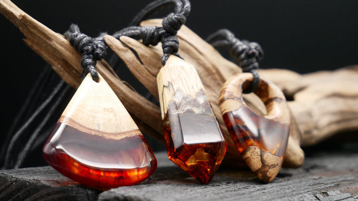 Amulett aus Holz und Epoxidharz - BB-6
