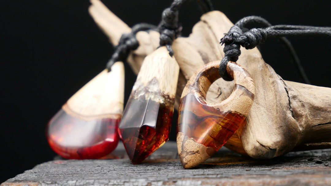 Amulett aus Holz und Epoxidharz - BB-6