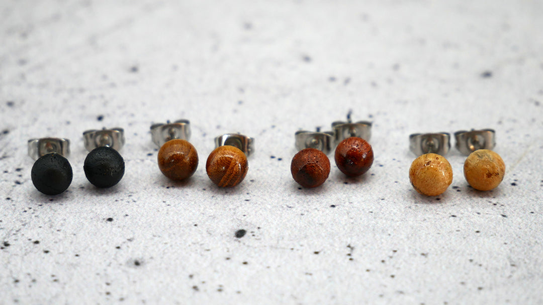Paar Ohrstecker aus Chirurgenstahl und Holz - 1L/16