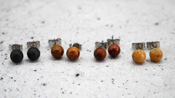 Paar Ohrstecker aus Chirurgenstahl und Holz - 1L/16
