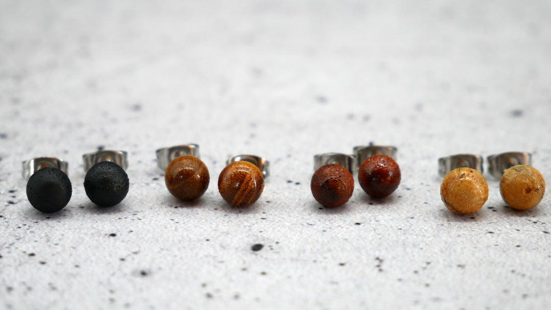 Paar Ohrstecker aus Chirurgenstahl und Holz - 1L/16