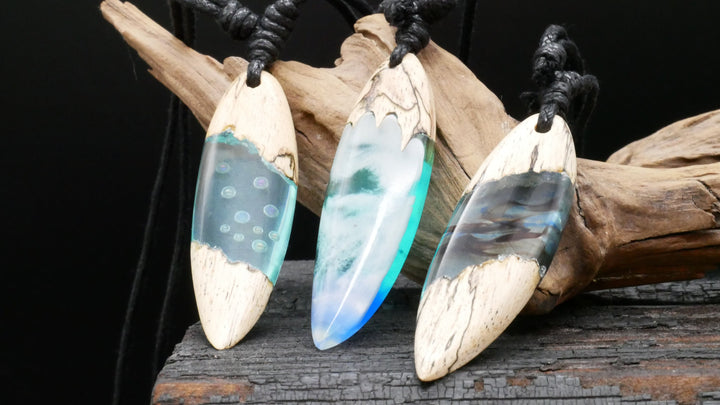 Amulett aus Holz und Epoxidharz - BB-6