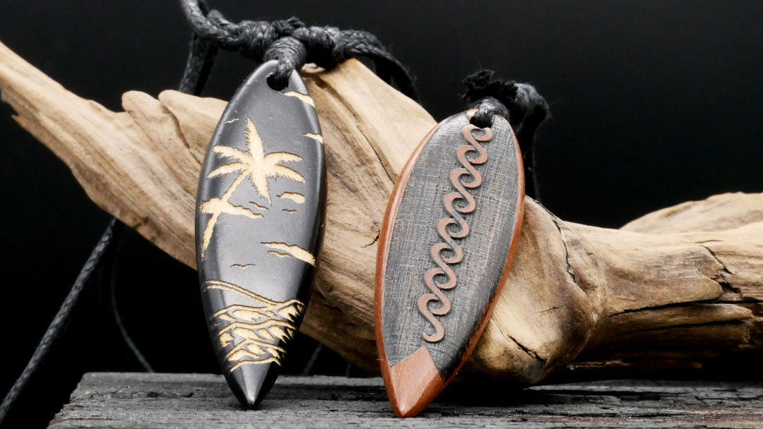 Amulett aus Holz mit Gravur - CC-7